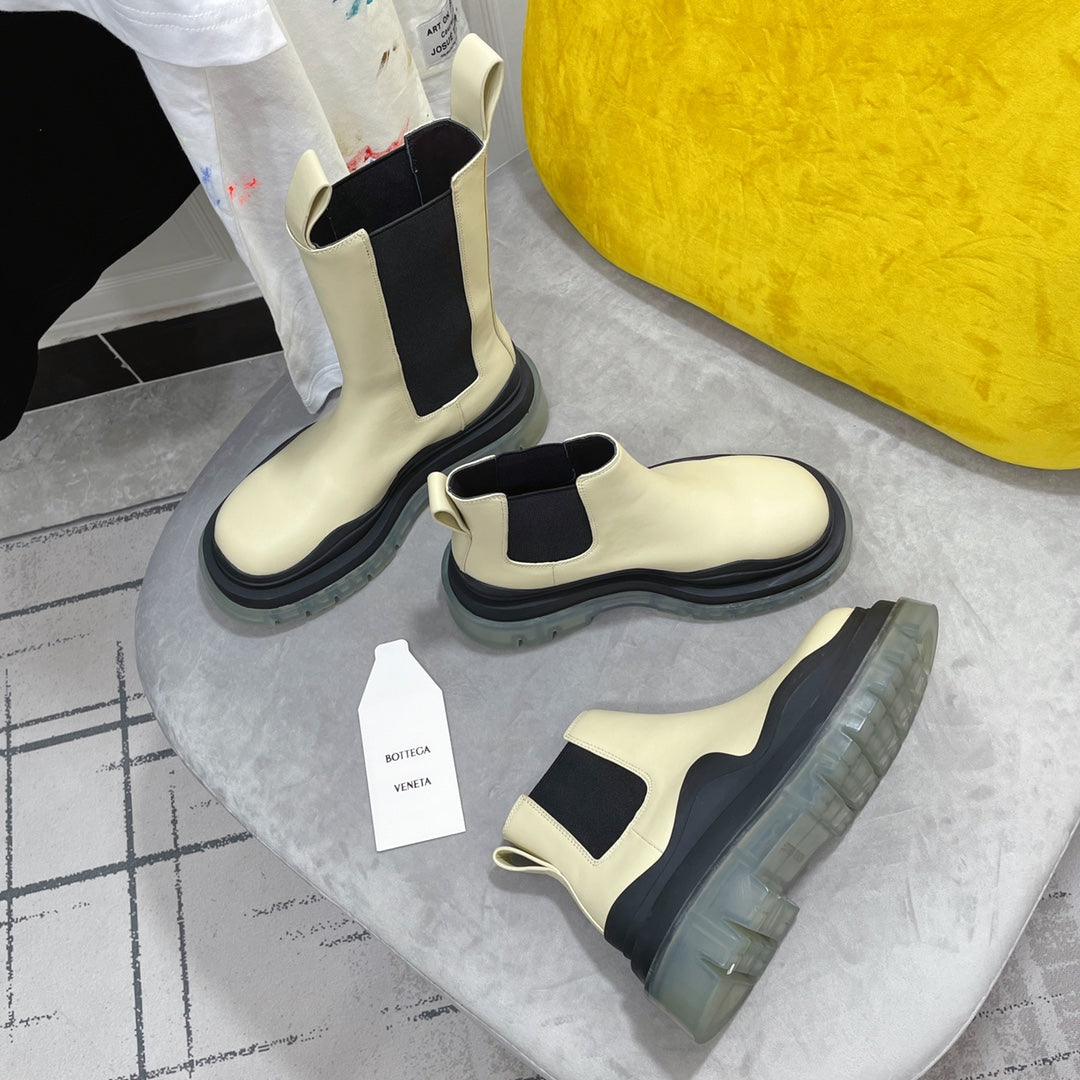 TIRE CHELSEA BOOT IN BLACK MIX BISQUE BEIGE CALFSKIN WITH TRANSPARENT SOLE