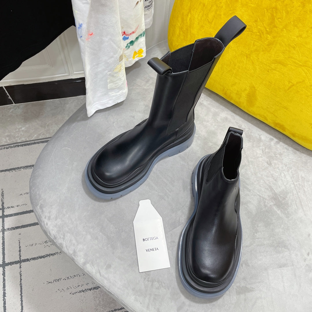 TIRE CHELSEA BOOT IN BLACK MIX ICE BLUE CALFSKIN