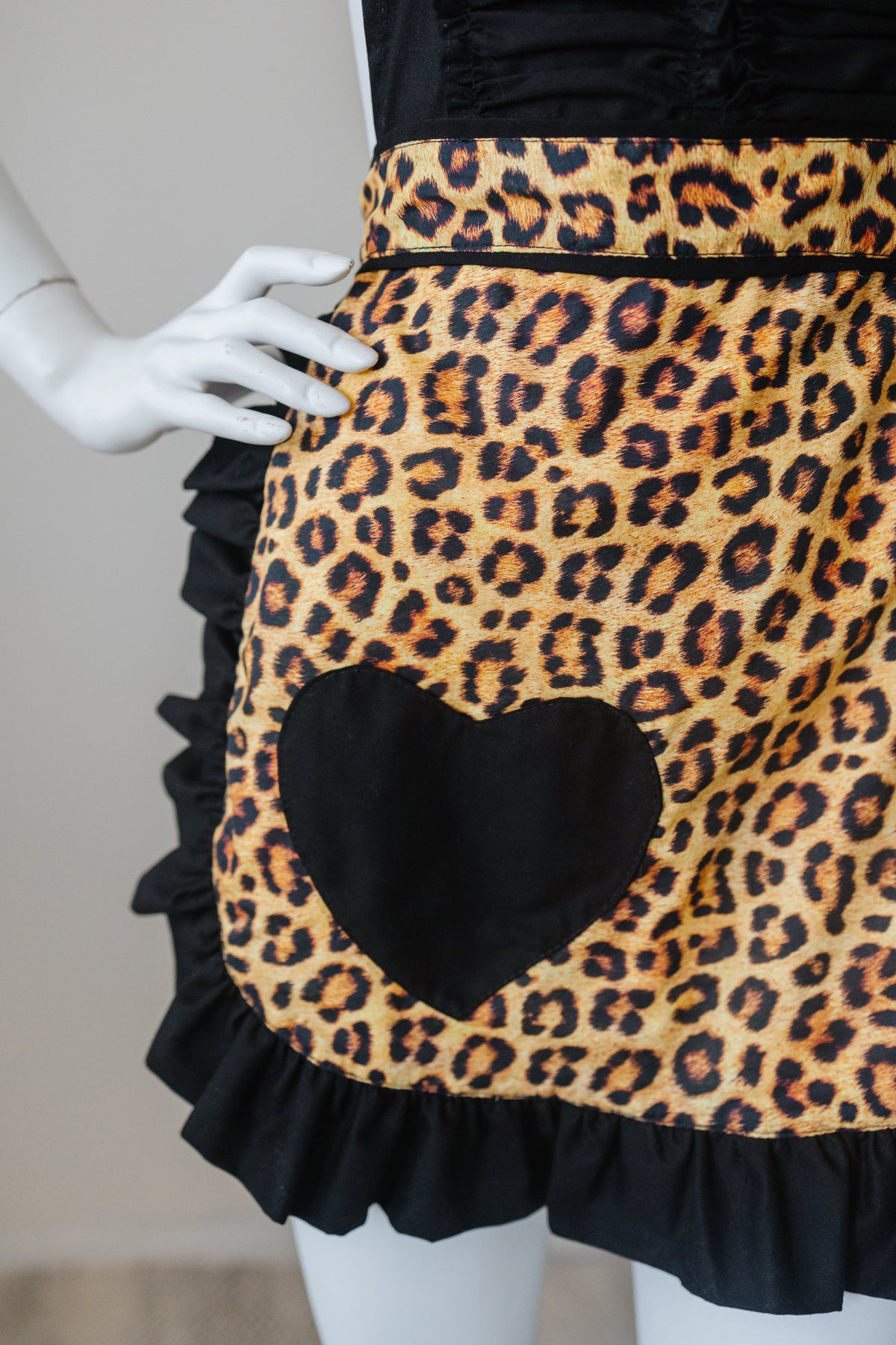 Vintage darling in leopard
