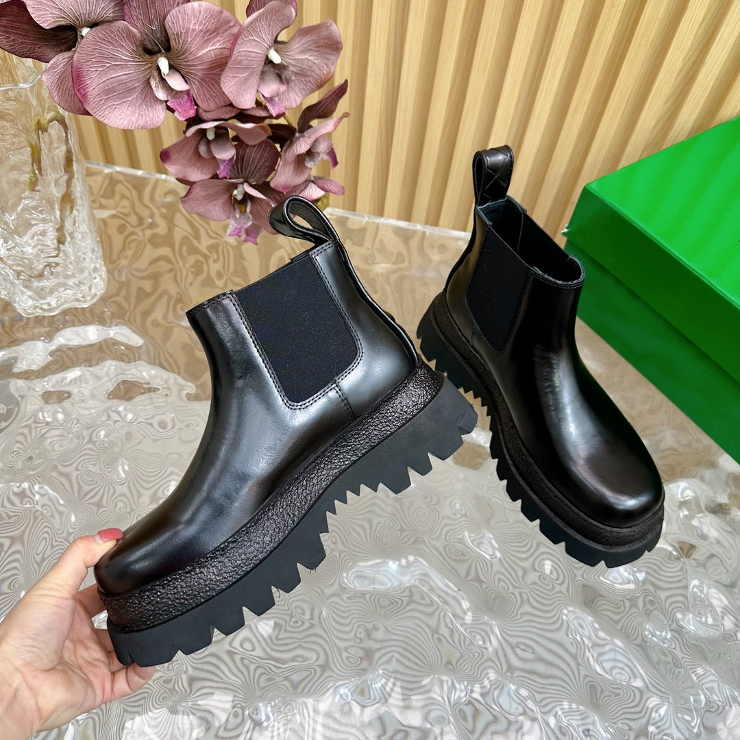 FIREMAN ANKLE BOOT IN BLACK CALFSKIN
