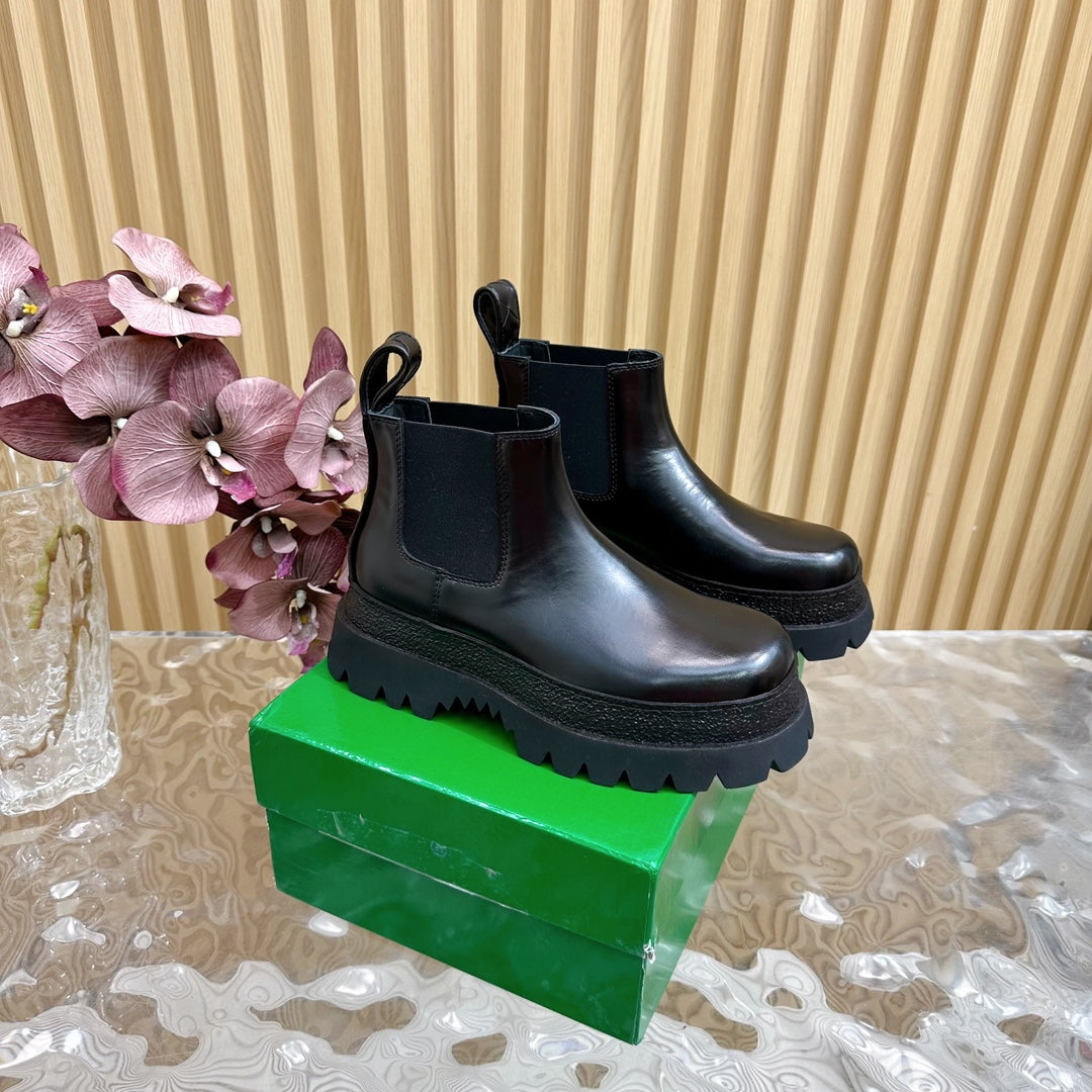 FIREMAN ANKLE BOOT IN BLACK CALFSKIN