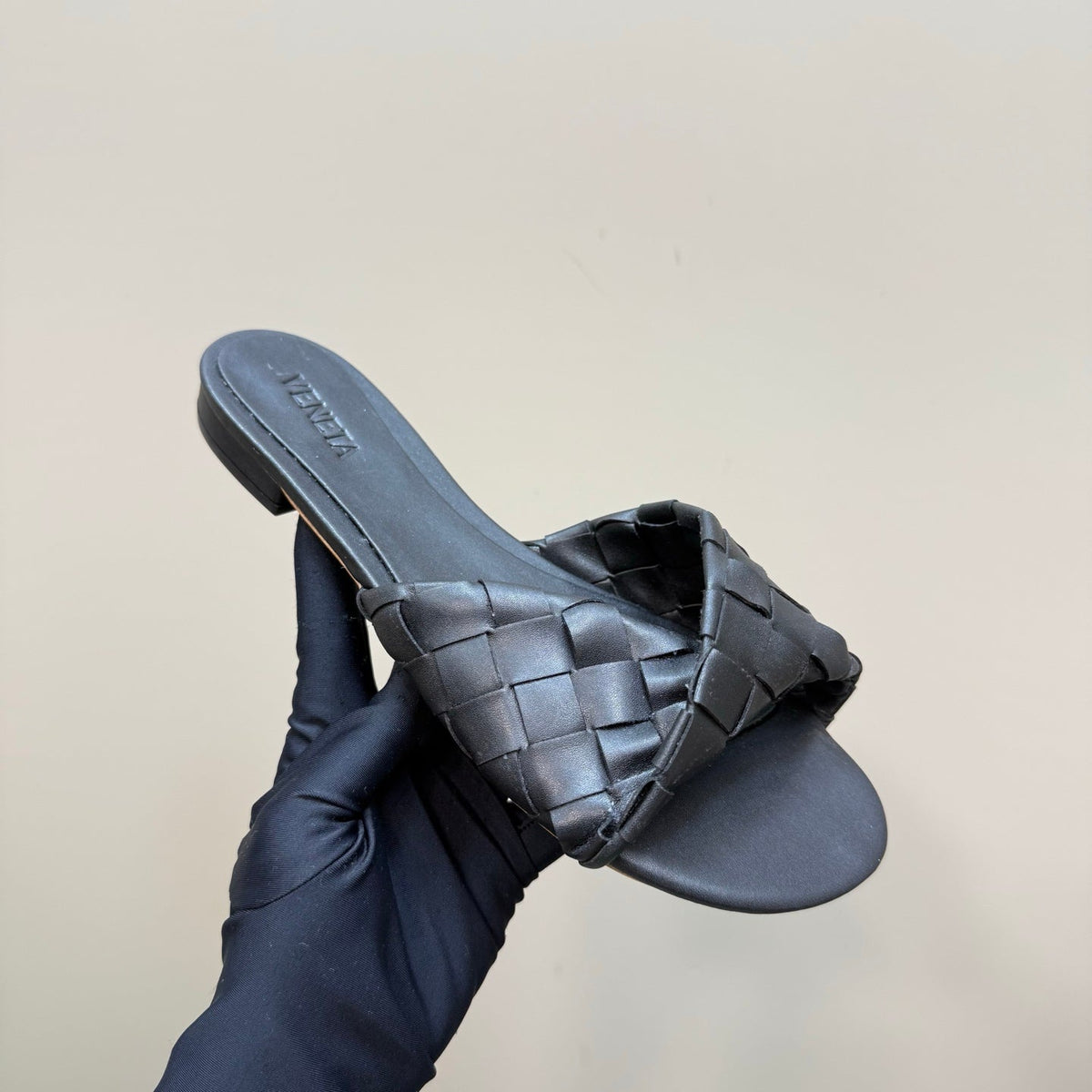 BLINK FLAT MULE IN BLACK INTRECCIATO LEATHER