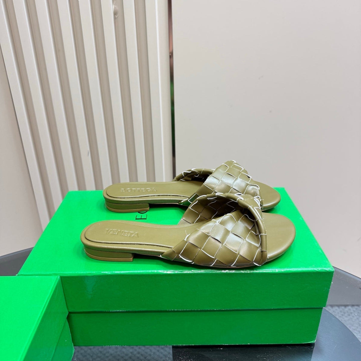 BLINK FLAT MULE IN OLIVE GREEN INTRECCIATO LEATHER