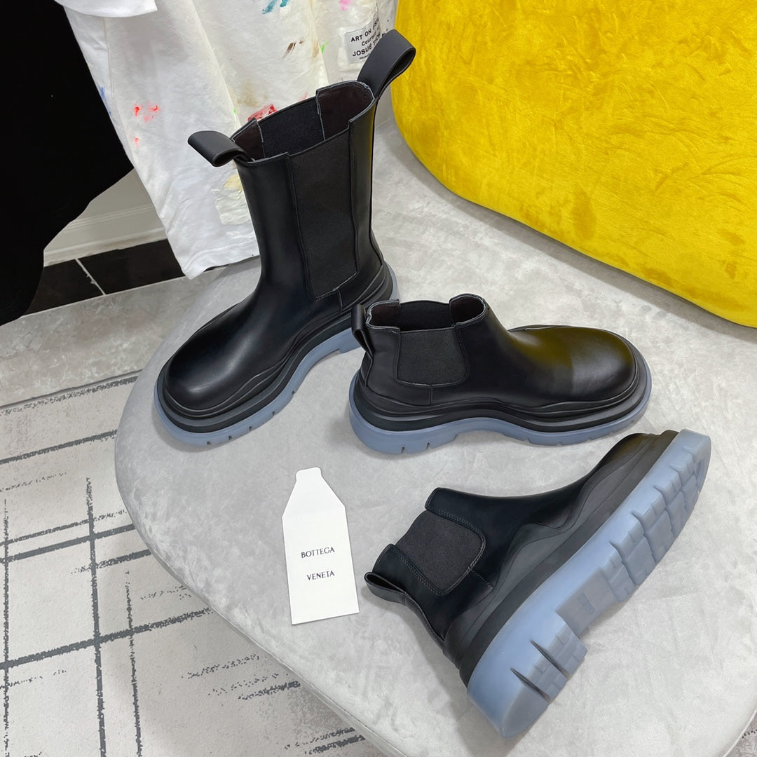 TIRE CHELSEA BOOT IN BLACK MIX ICE BLUE CALFSKIN
