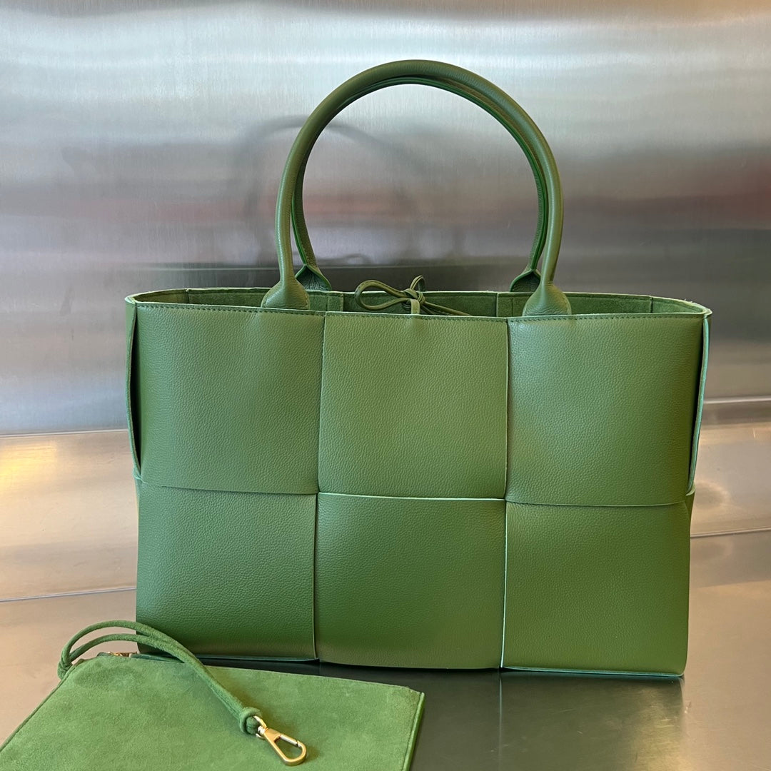ARCO TOTE 36 IN GLADE GREEN CALFSKIN