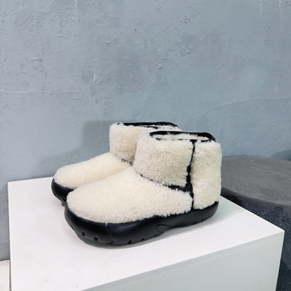 MINI ANKLE BOOT IN WHITE SHEARLING WITH BLACK ULTRA LIGHTWEIGHT RUBBER OUTSOLE