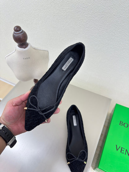 BALLET FLAT IN BLACK INTRECCIATO SUEDE WITH BOW
