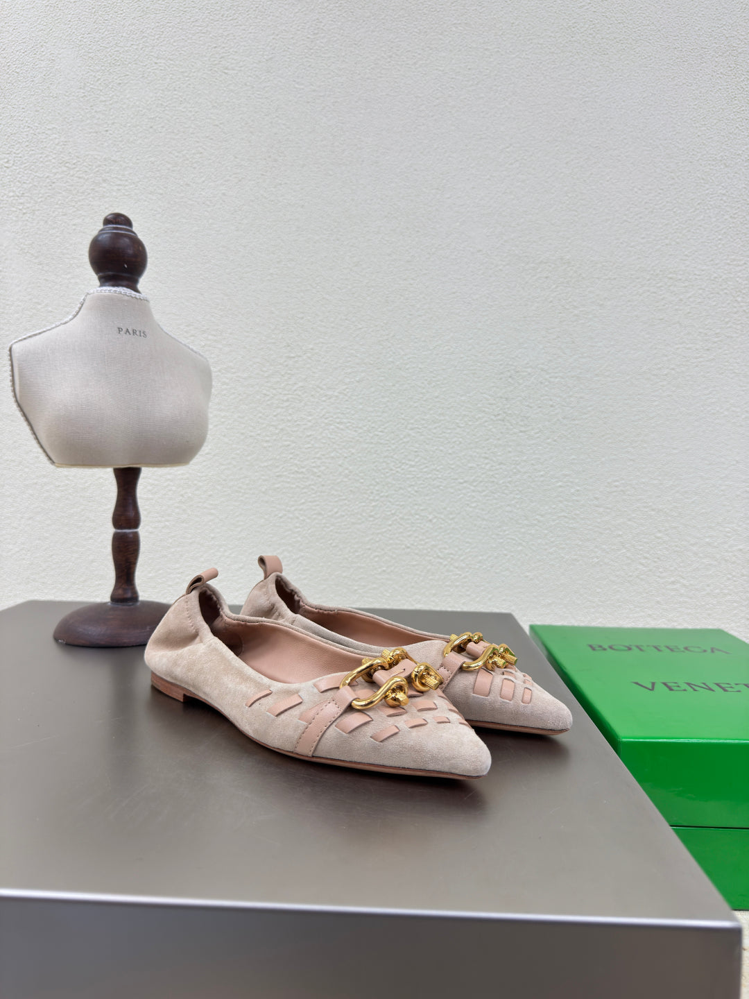 BALLET FLAT IN LIGHT BROWN SUEDE
