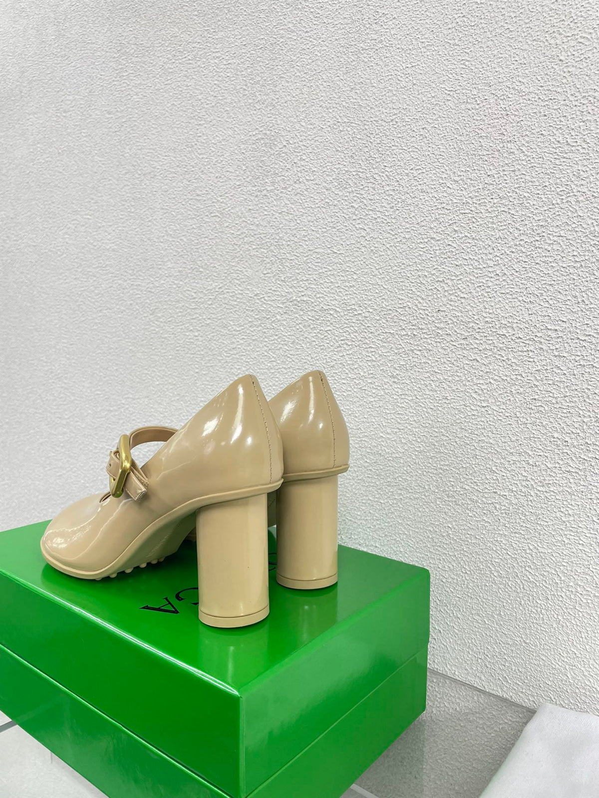 ATOMIC MARY-JANE PUMP 9 CM IN BISQUE BEIGE CALFSKIN