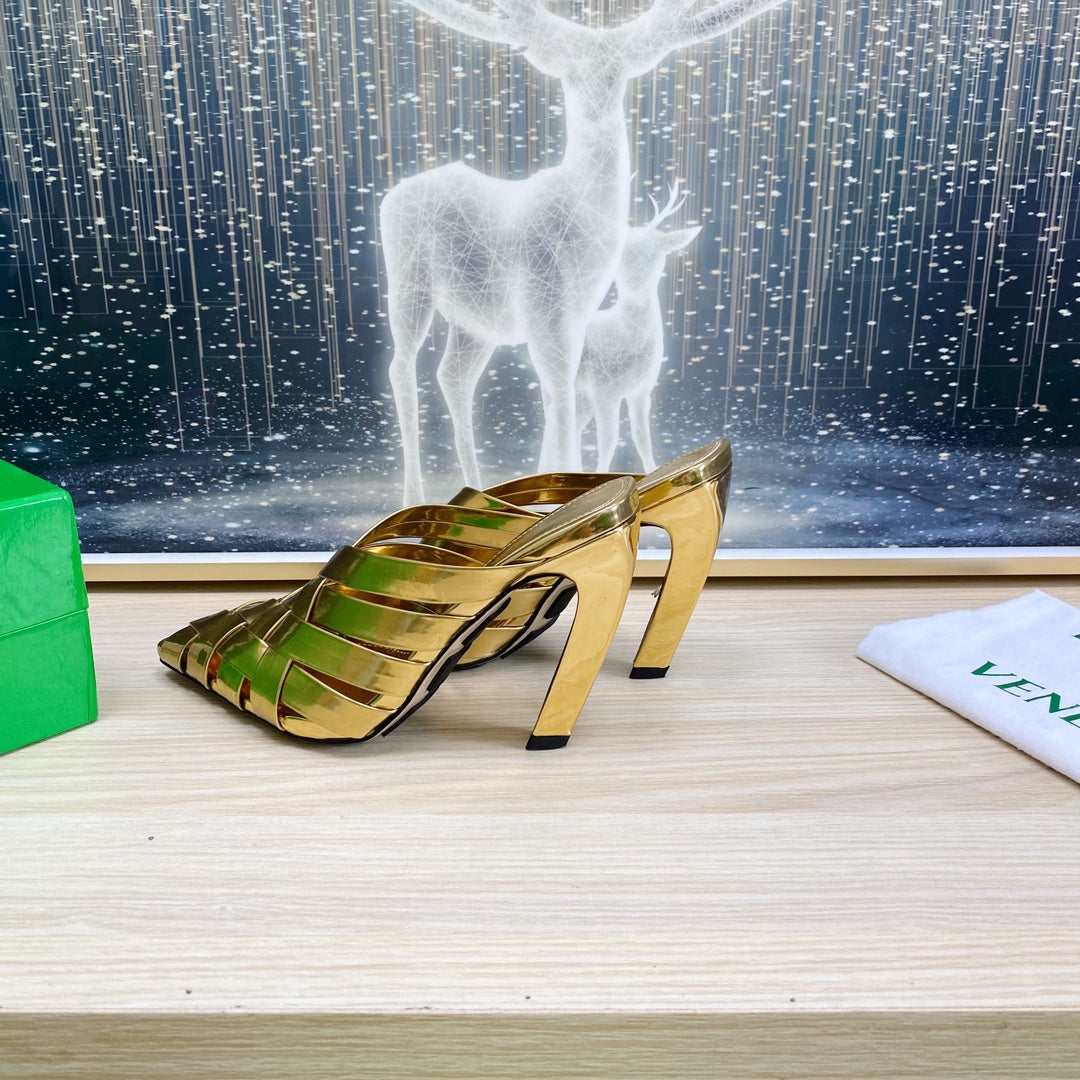 ALFIE LEATHER HIGH MULES IN GOLD PATENT CALFSKIN WITH WOVEN DESIGN