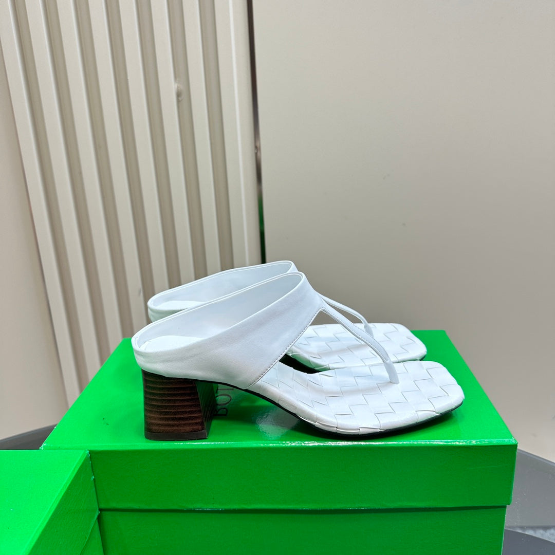 MARELLA THONG IN WHITE LEATHER WITH SIGNATURE INTRECCIATO INSOLE 55 MM