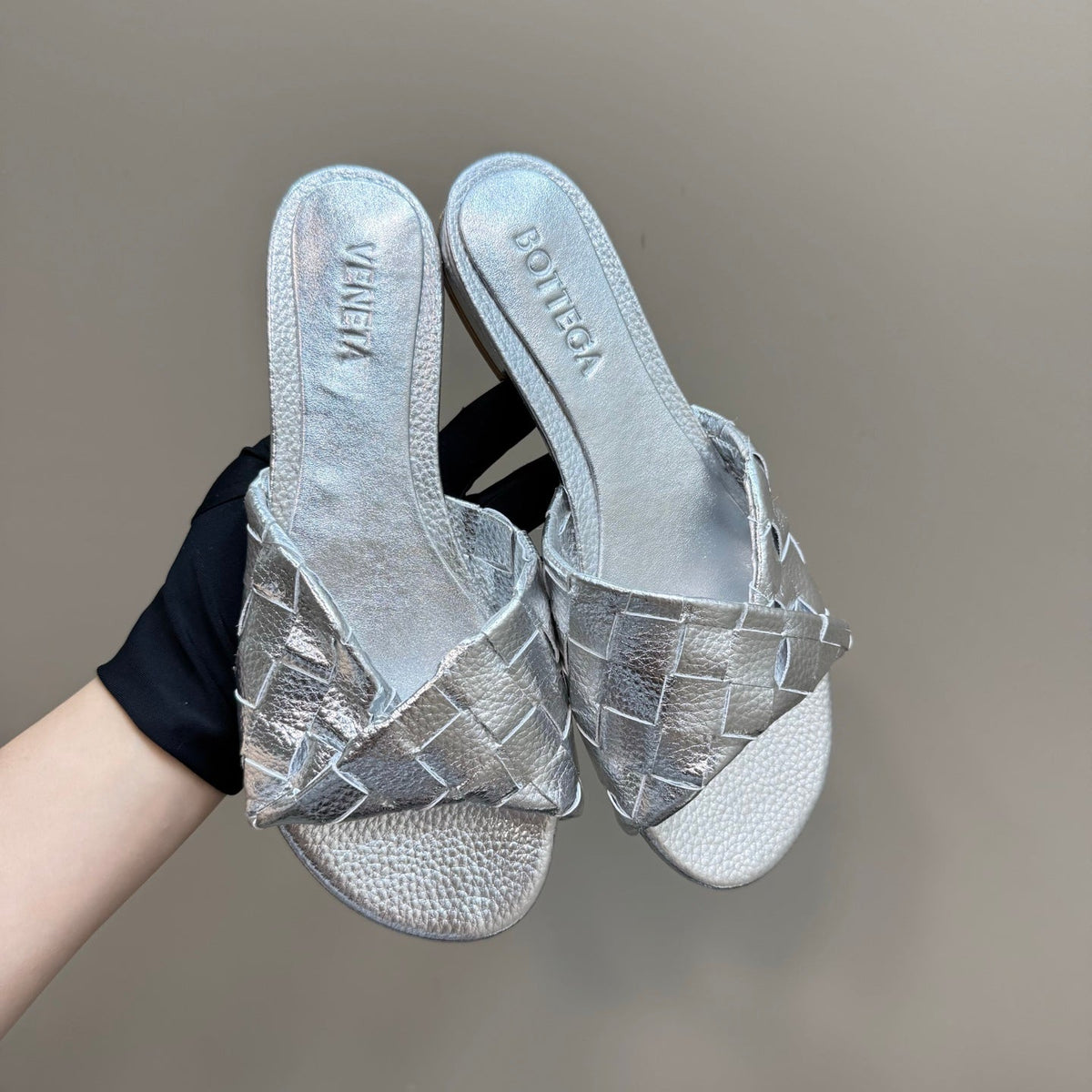 BLINK FLAT MULE IN SILVER INTRECCIATO LEATHER