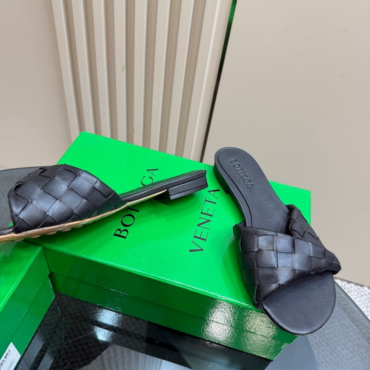 BLINK FLAT MULE IN BLACK INTRECCIATO LEATHER