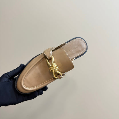 ASTAIRE MULE IN LIGHT BROWN CALFSKIN WITH GOLD HARDWARE